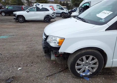 2015 Chrysler Town & Country Touring z USA, uszkodzony, nr VIN 2C4RC1BG0FR618268